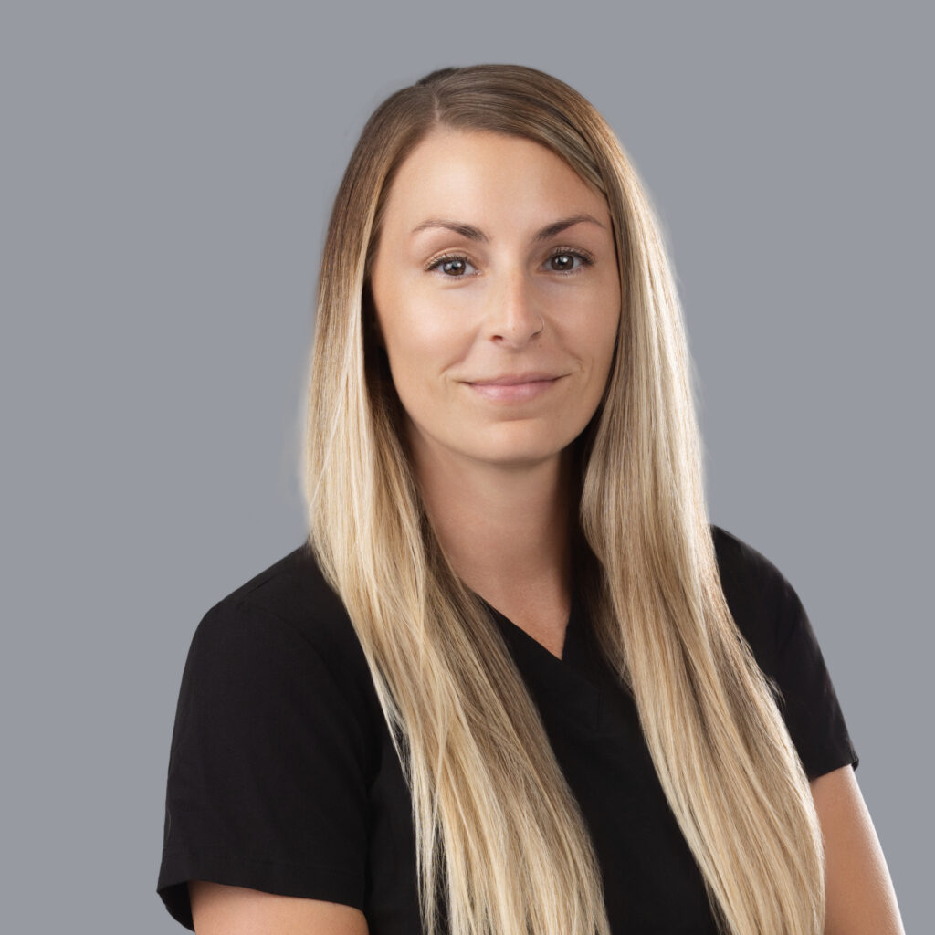 Leigh Klar, DVM